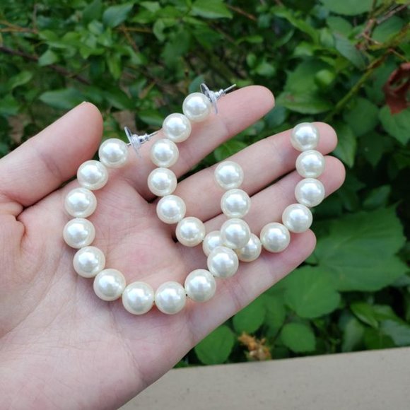 Lele Sadoughi Jungle Peach Stardust Pearl Hoops - Picture 5 of 8